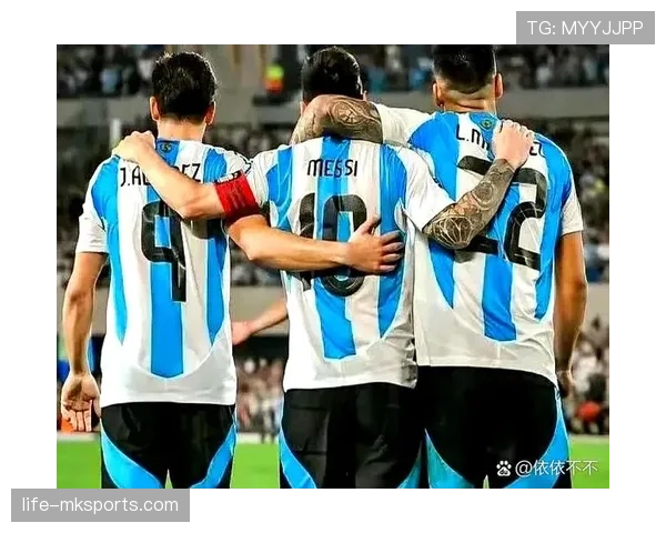 斯卡洛尼与梅西默契升级,携手引领阿根廷足球复兴新篇章 斯卡洛尼与梅西默契升级,携手引领阿根廷足球复兴新篇章