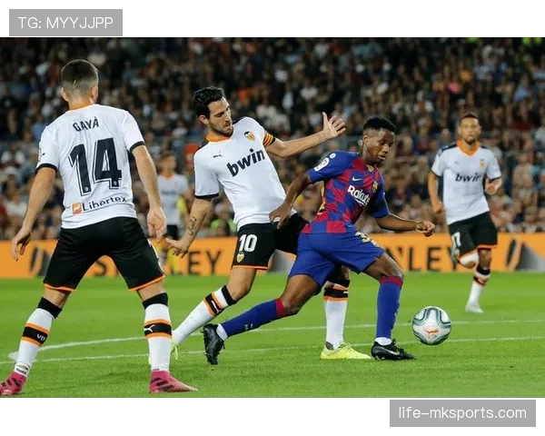 巴萨控球体系本赛季表现稳健,战术执行与中场控制力持续提升 巴萨控球体系本赛季表现稳健,战术执行与中场控制力持续提升