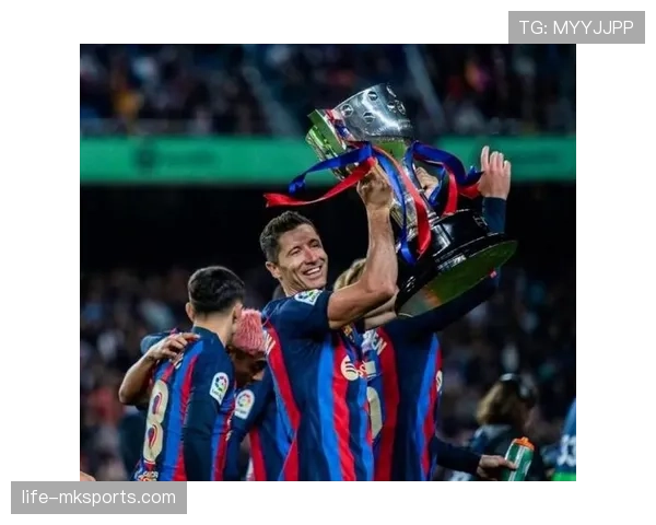 巴萨中场失控问题显现,现有体系稳定性面临考验 巴萨中场失控问题显现,现有体系稳定性面临考验